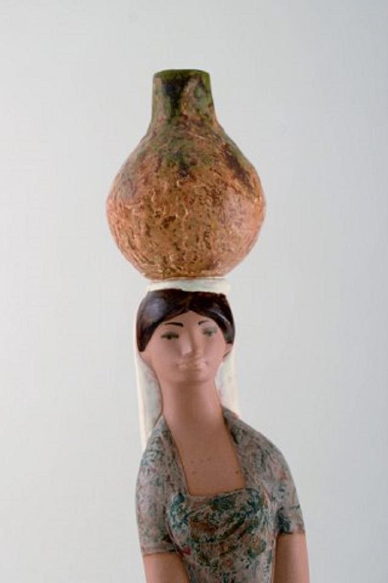 Lladro, Spanien, große Figur aus glasierter Keramik, Frau, die Wasser transportiert im Zustand „Gut“ im Angebot in Copenhagen, DK