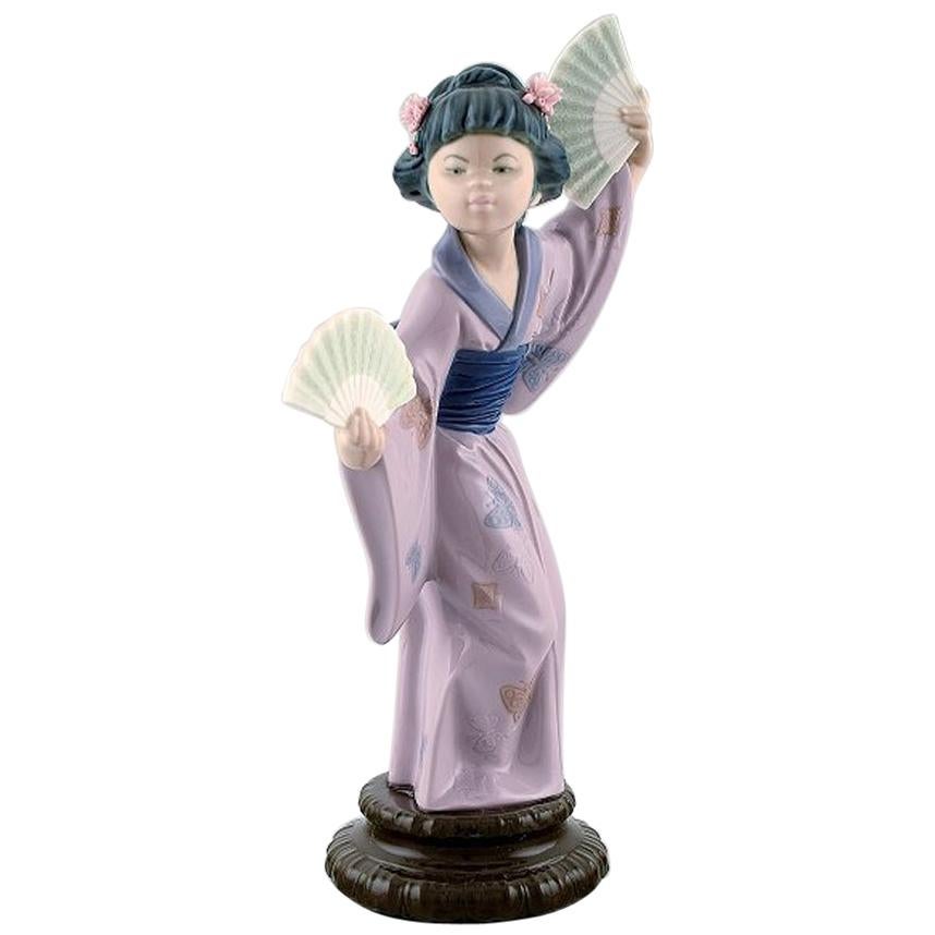 Lladro, Spain, Large Figure in Glazed Porcelain, Geisha with Fans, 20th Century For Sale