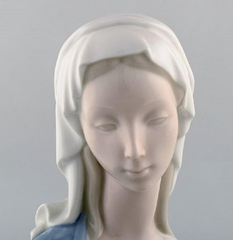 lladro madonna figurine