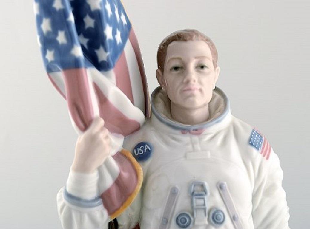 Lladro, Spain, Large Rare Figure in Glazed Porcelain, Neil Armstrong In Good Condition In København, Copenhagen