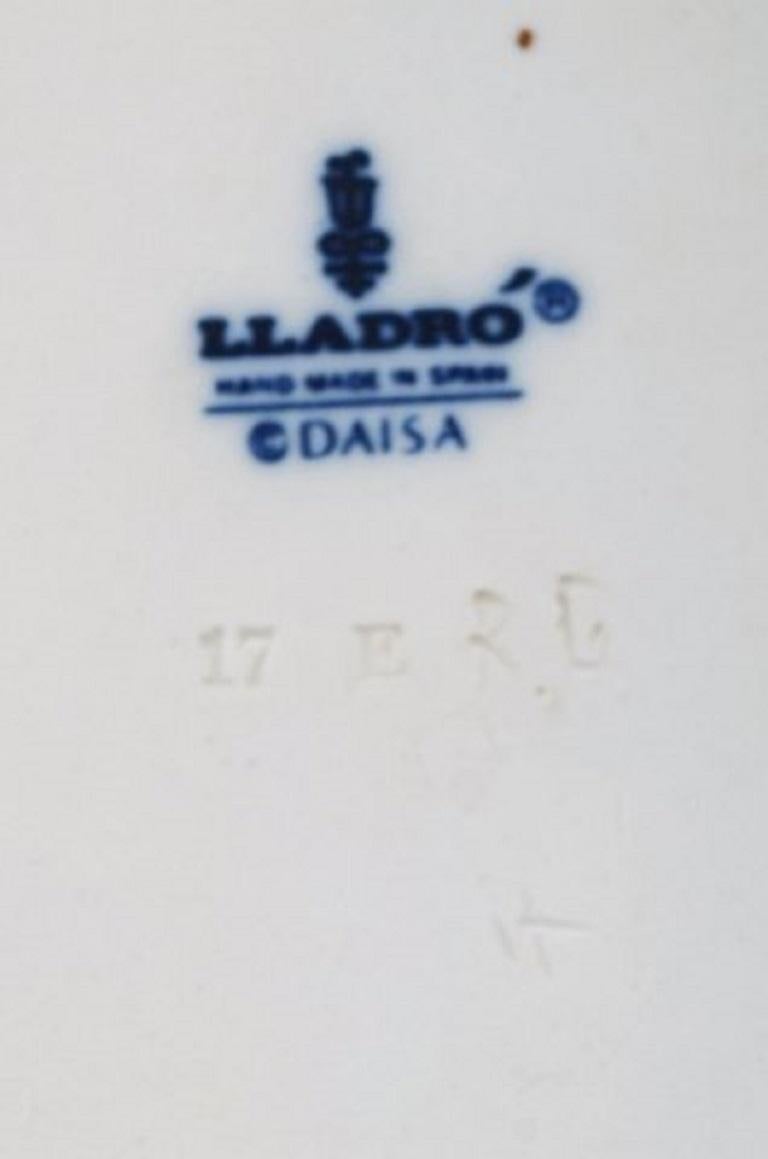 Lladro:: Spanien:: Großplastik aus glasierter Keramik:: Eskimo-Mädchen:: 1980er Jahre im Angebot 2