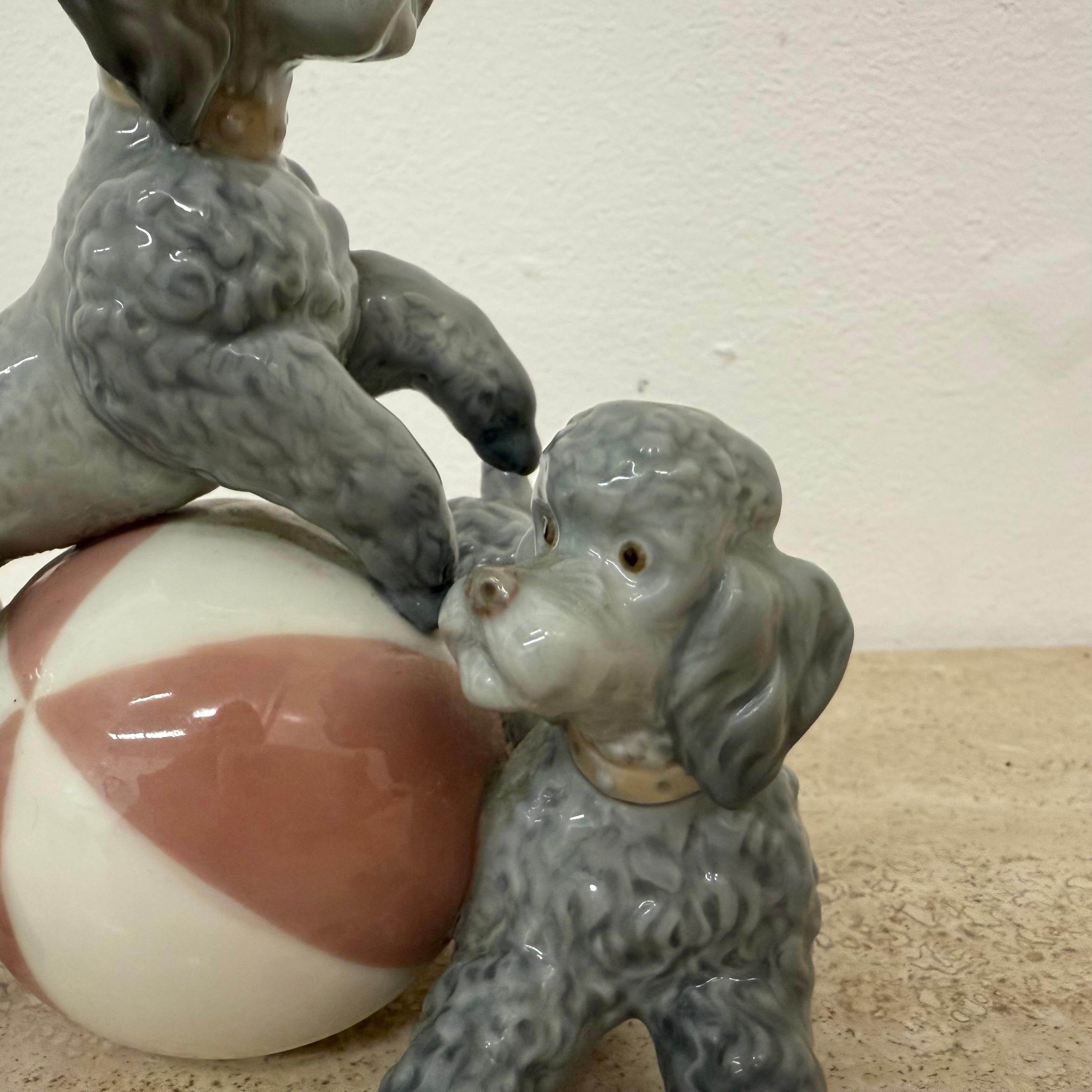 Lladro porcelana española rara escultura caniche en Excelente estado para la venta en Delft, NL