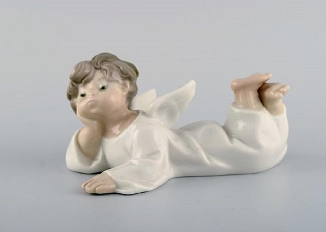 Lladro, Spain. Three porcelain figures of young angels, 1970s-1980s.
Largest measures: 23.5 x 11 cm.
In very good condition.
Stamped.