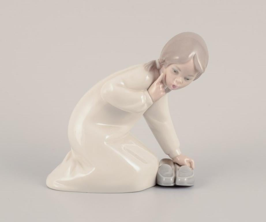 Lladro, Spanien. Porzellanfiguren aus Porzellan. Boy in einem Matrosenkleid und einem Mädchen. im Angebot 1