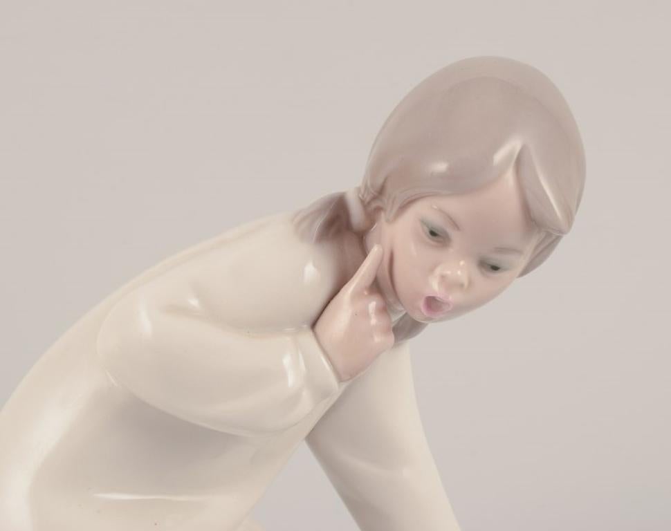 Lladro, Spanien. Porzellanfiguren aus Porzellan. Boy in einem Matrosenkleid und einem Mädchen. im Angebot 2