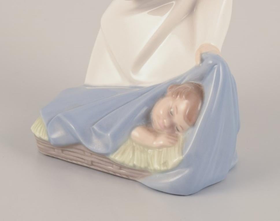 Lladro, Spain. Two porcelain figurines. Girl with a lamp and an angel with child For Sale 2