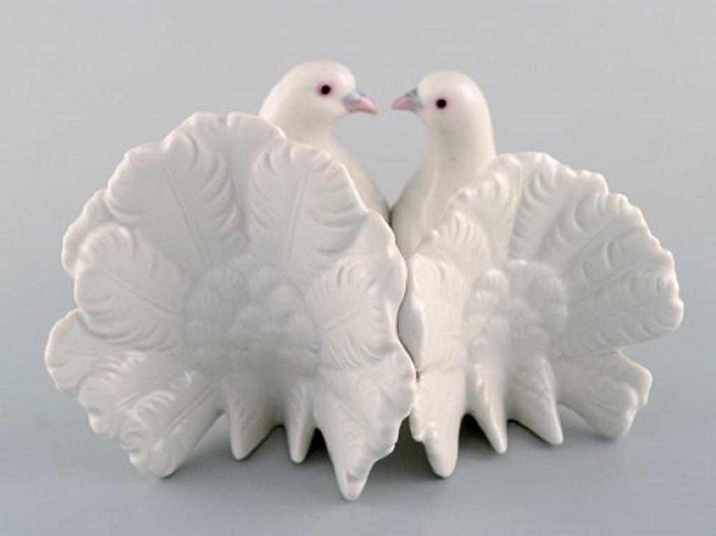 Deux figurines en porcelaine de Lladro, Espagne, deux pigeons et un canard mandarin Bon état - En vente à Copenhagen, DK