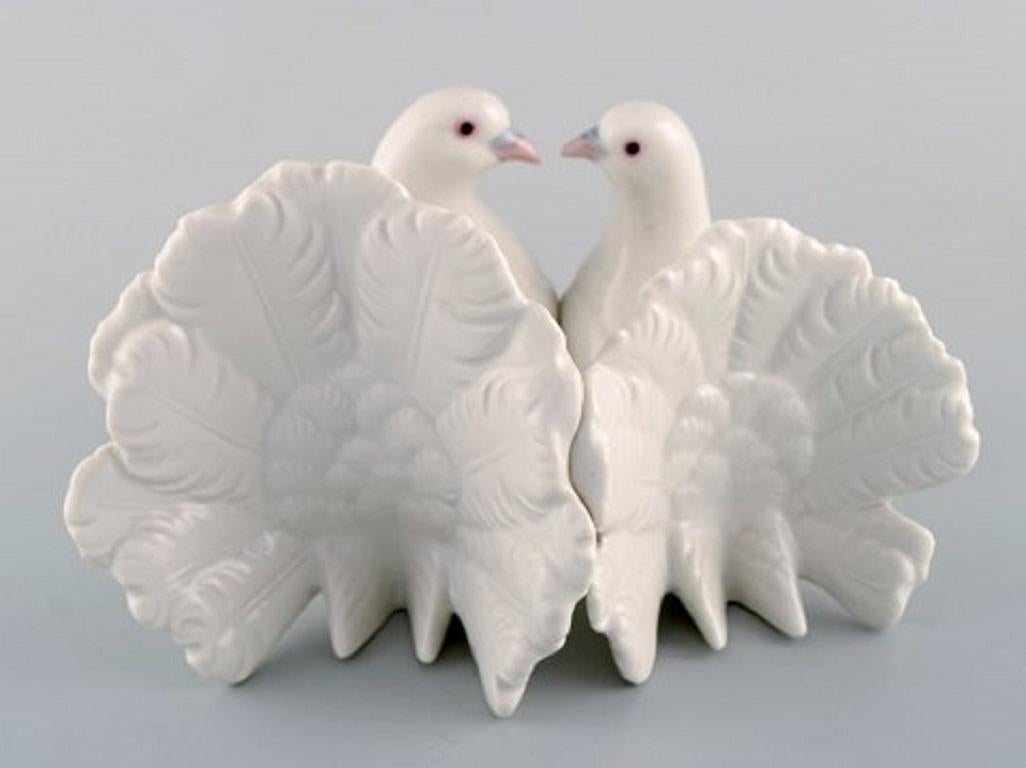 Deux figurines en porcelaine de Lladro, Espagne, deux pigeons et un canard mandarin Bon état - En vente à København, Copenhagen