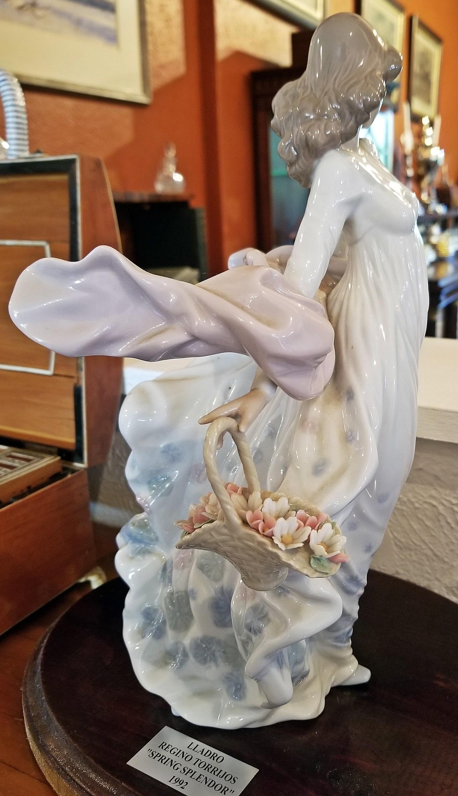 Lladro Spanish Porcelain Figurine of Spring Splendor 'Retired' 3