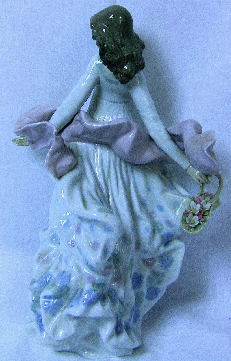 Country Lladro Spanish Porcelain Figurine of Spring Splendor 'Retired'