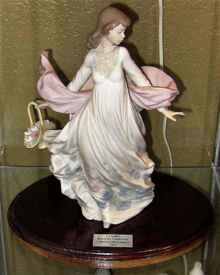 20th Century Lladro Spanish Porcelain Figurine of Spring Splendor 'Retired'