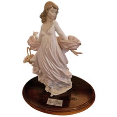 Lladro Spanish Porcelain Figurine of Spring Splendor 'Retired'