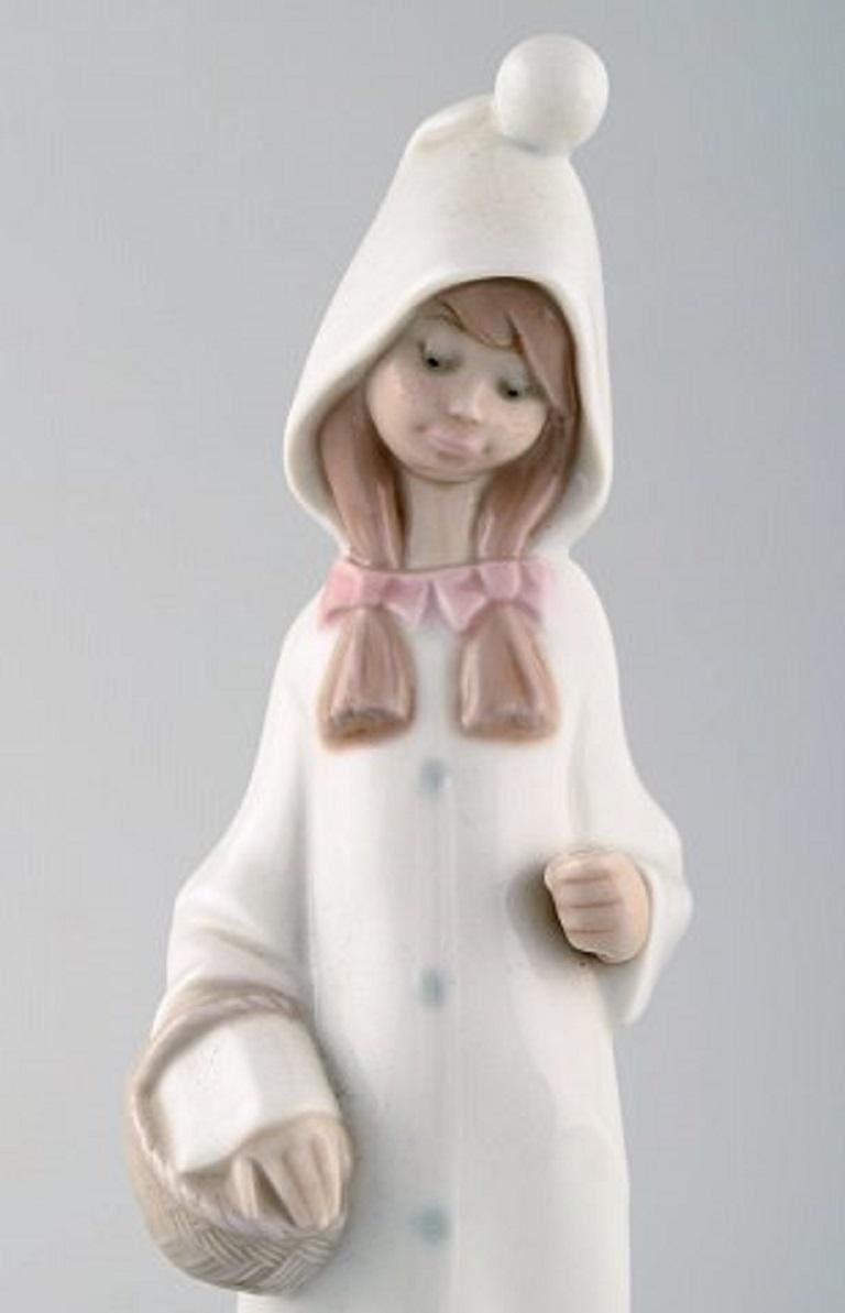 Lladro, Tengra and Zaphir, Spain, Four Porcelain Figurines of Children In Good Condition For Sale In Copenhagen, DK