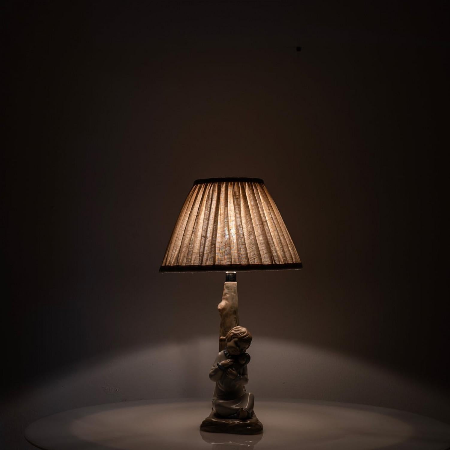 Lladro Zaphir Porcelain Lamp Girl with Doll, Spain 1970s For Sale 3