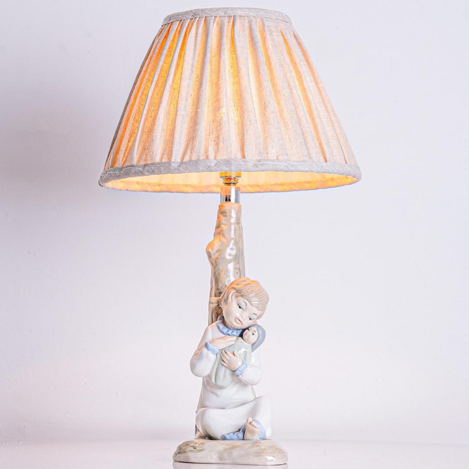 Lladro Zaphir Lámpara de porcelana Niña con muñeca, España Años 70 en venta 3