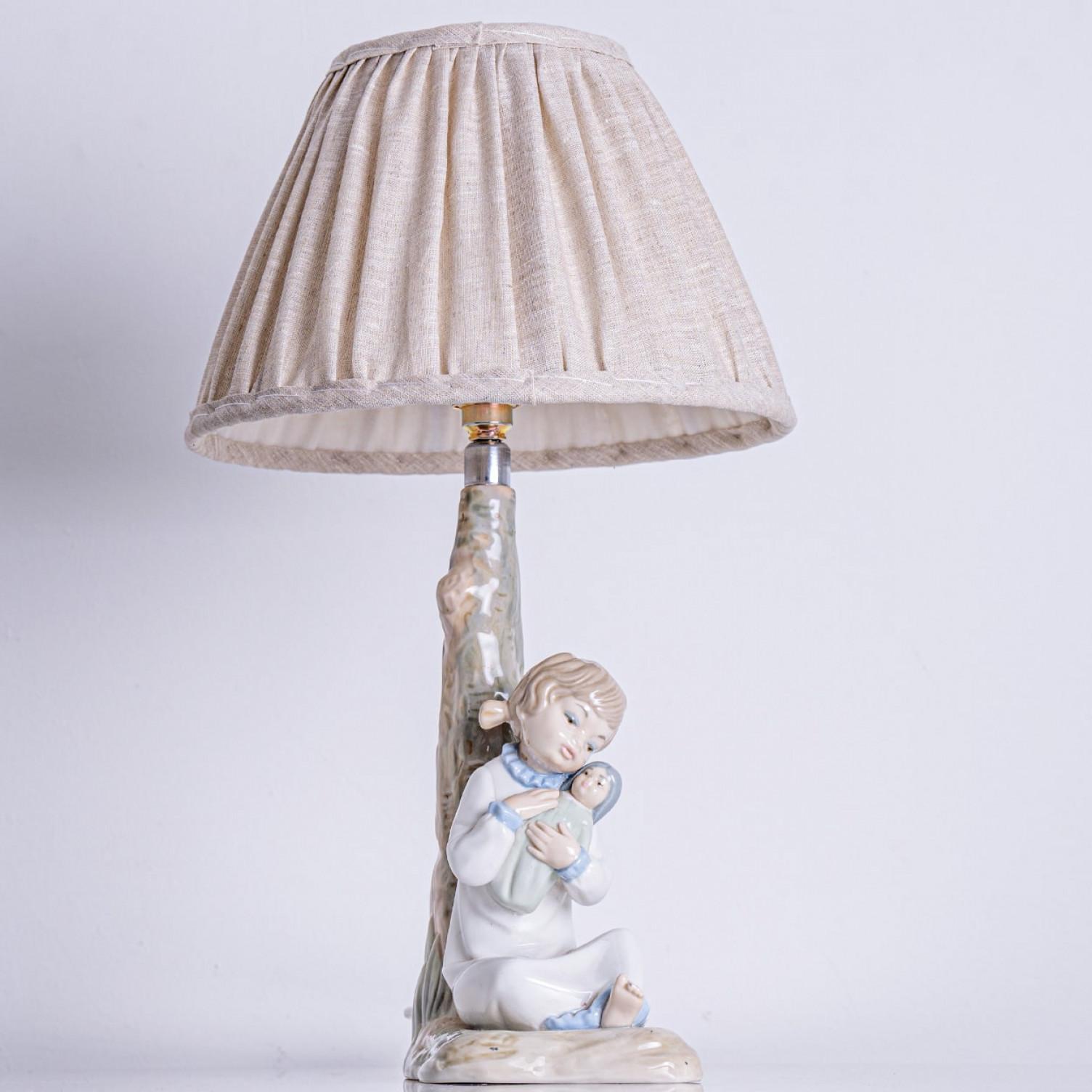 Lladro Zaphir Lámpara de porcelana Niña con muñeca, España Años 70 en venta 6