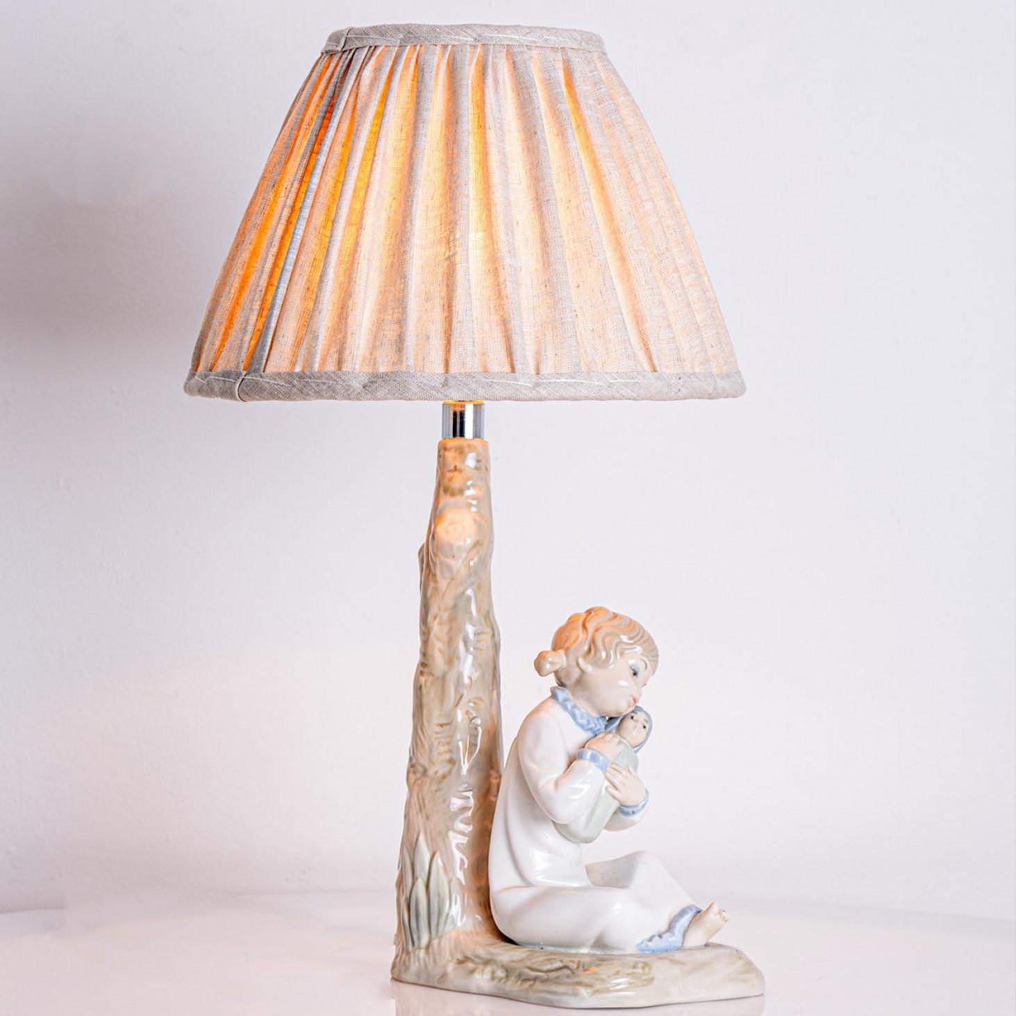 Lladro Zaphir Porcelain Lamp Girl with Doll, Spain 1970s For Sale 2