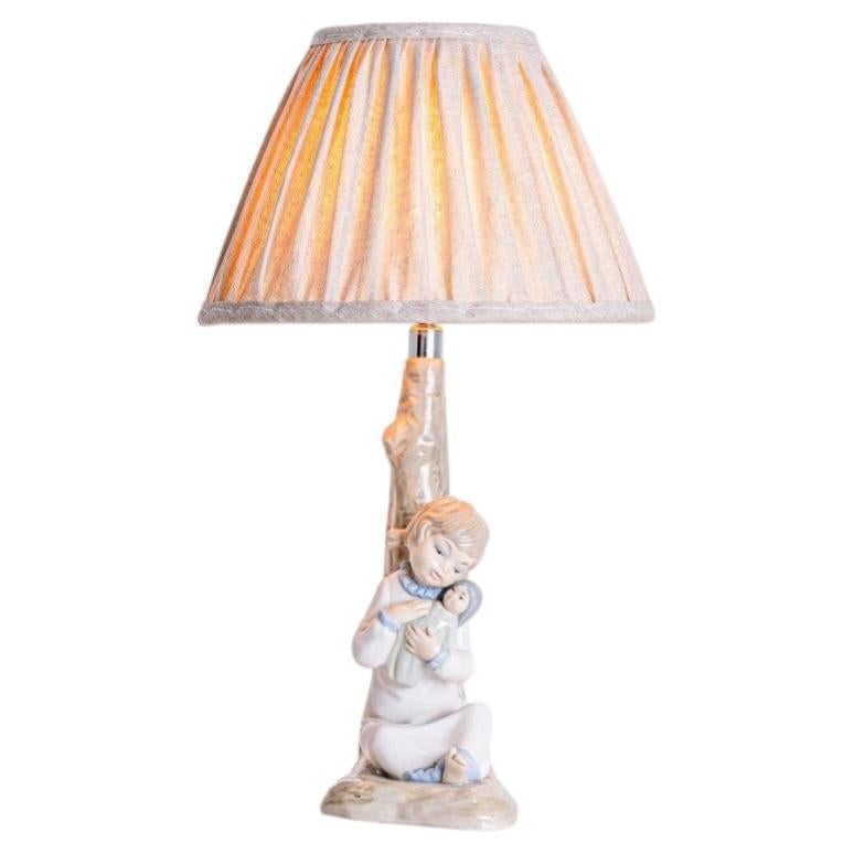 Lampe en porcelaine Lladro Zaphir Fille avec poupée, Espagne 1970