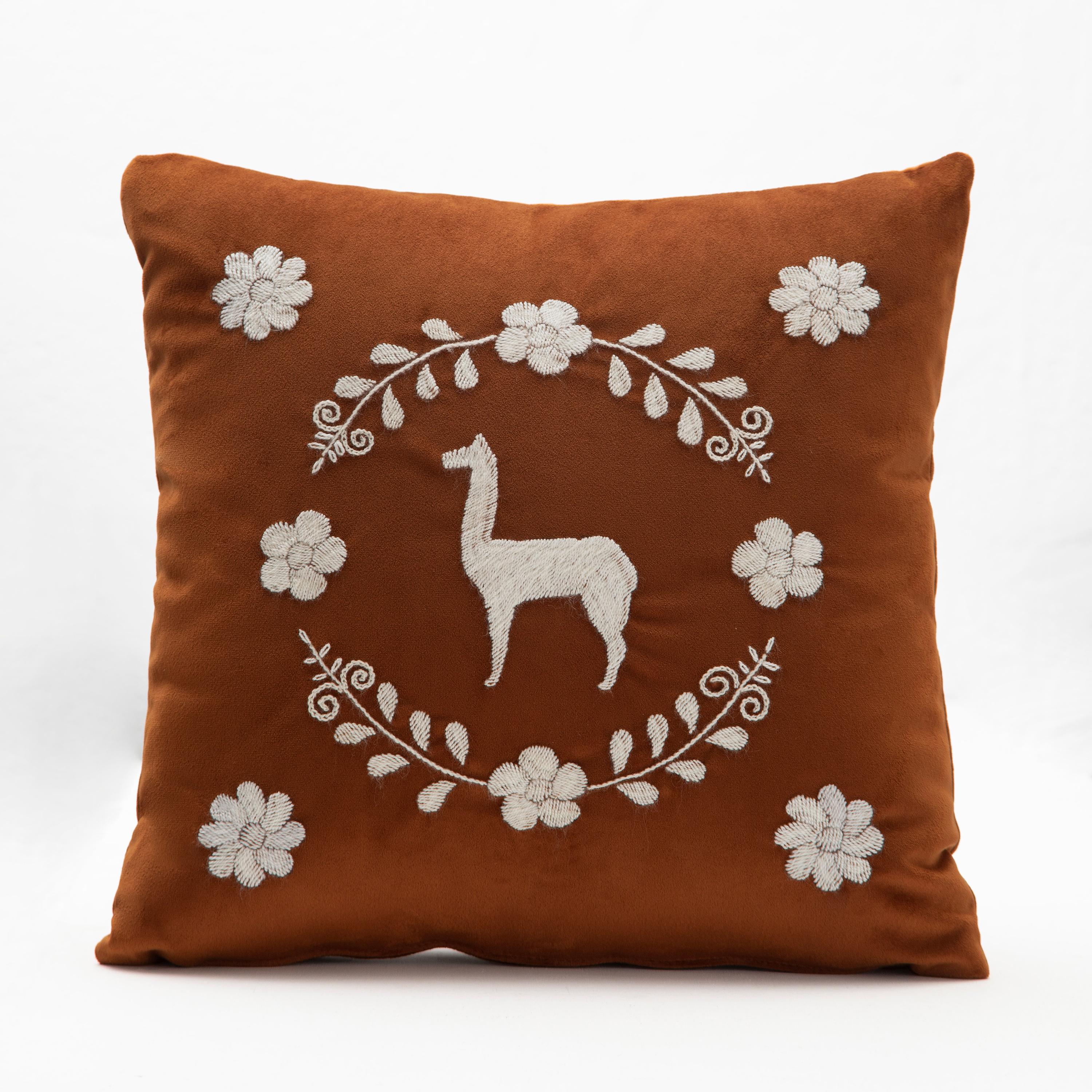 Moderno Cuscini decorativi ricamati a mano LLAMA in velluto terracotta ANDEAN, set di 2 in vendita