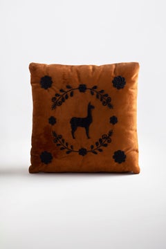Almohadas decorativas LLAMA bordadas a mano Terciopelo Terracota by ANDEAN, Set de 2