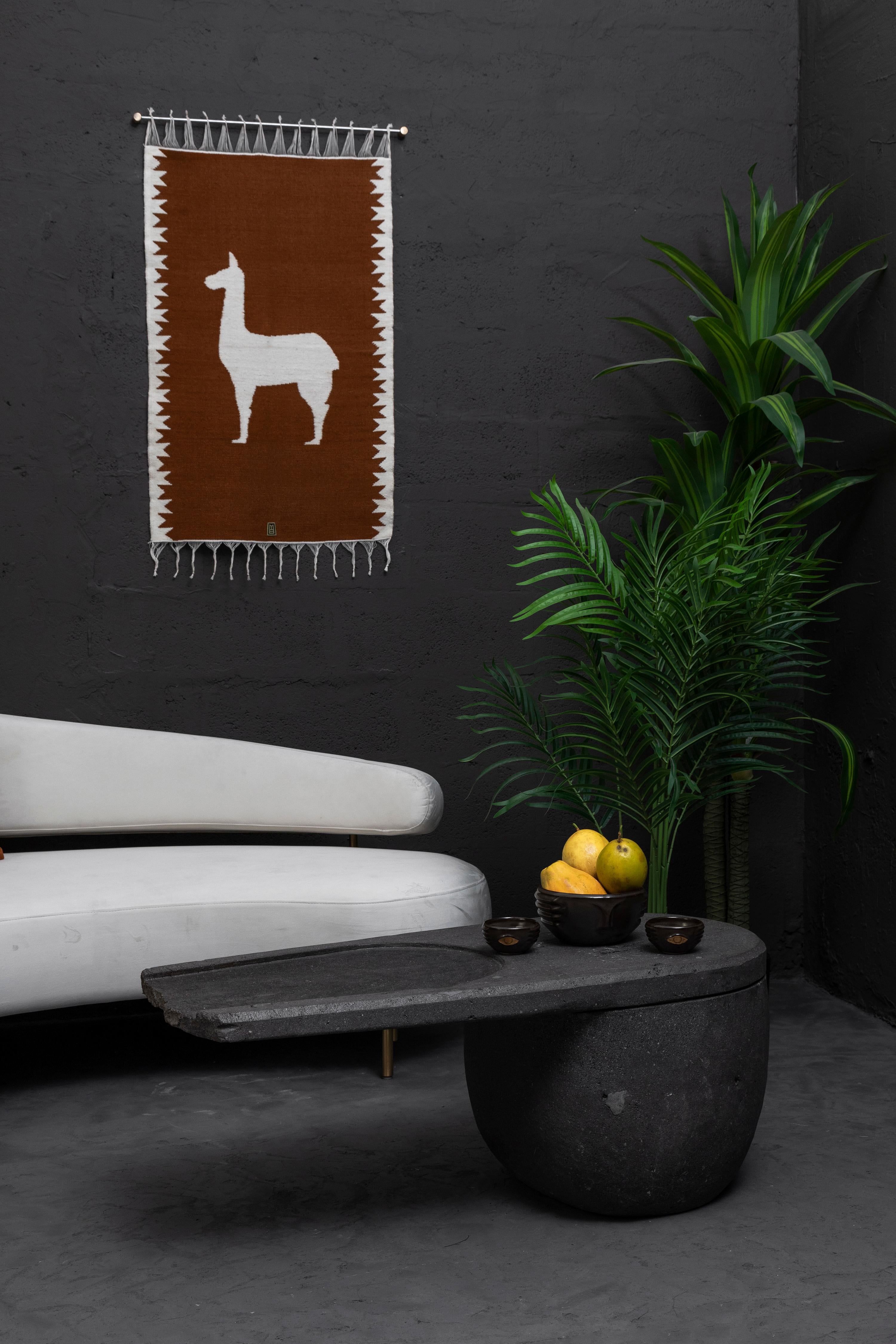LLAMA Tapiz Tejido a Mano de Lana de Oveja, Bronce Envejecido para Colgar en la Pared, Terracota Siglo XXI y contemporáneo en venta