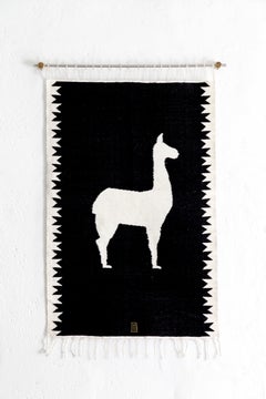 LLAMA Tapisserie en laine de mouton tissée à la main, bronze avec support mural en acier inoxydable, noir