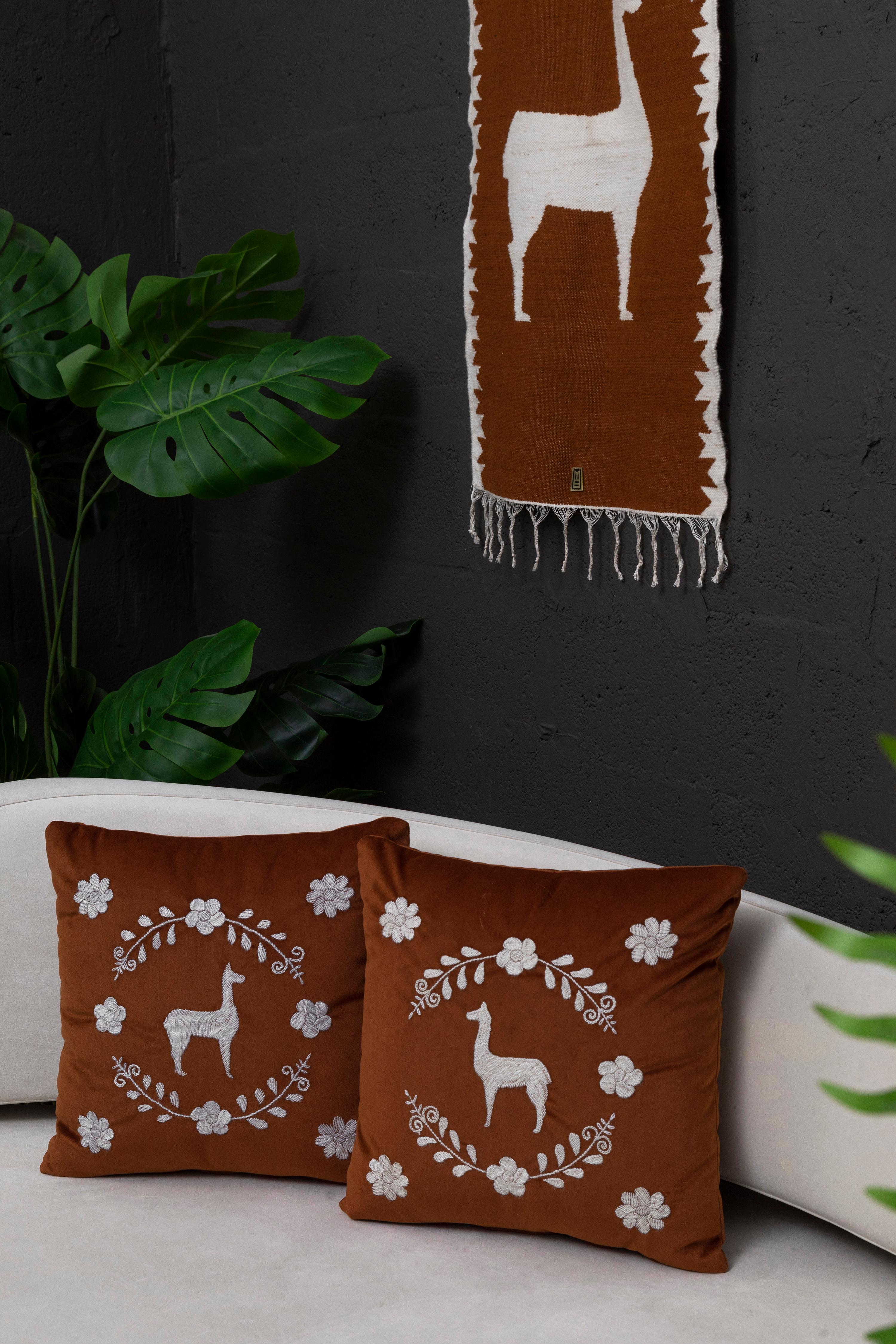 LLAMAS Sheep Wool Handwoven Tapestries, Aged Bronze Wall Mount, Terracota In New Condition For Sale In Quito, Pichincha