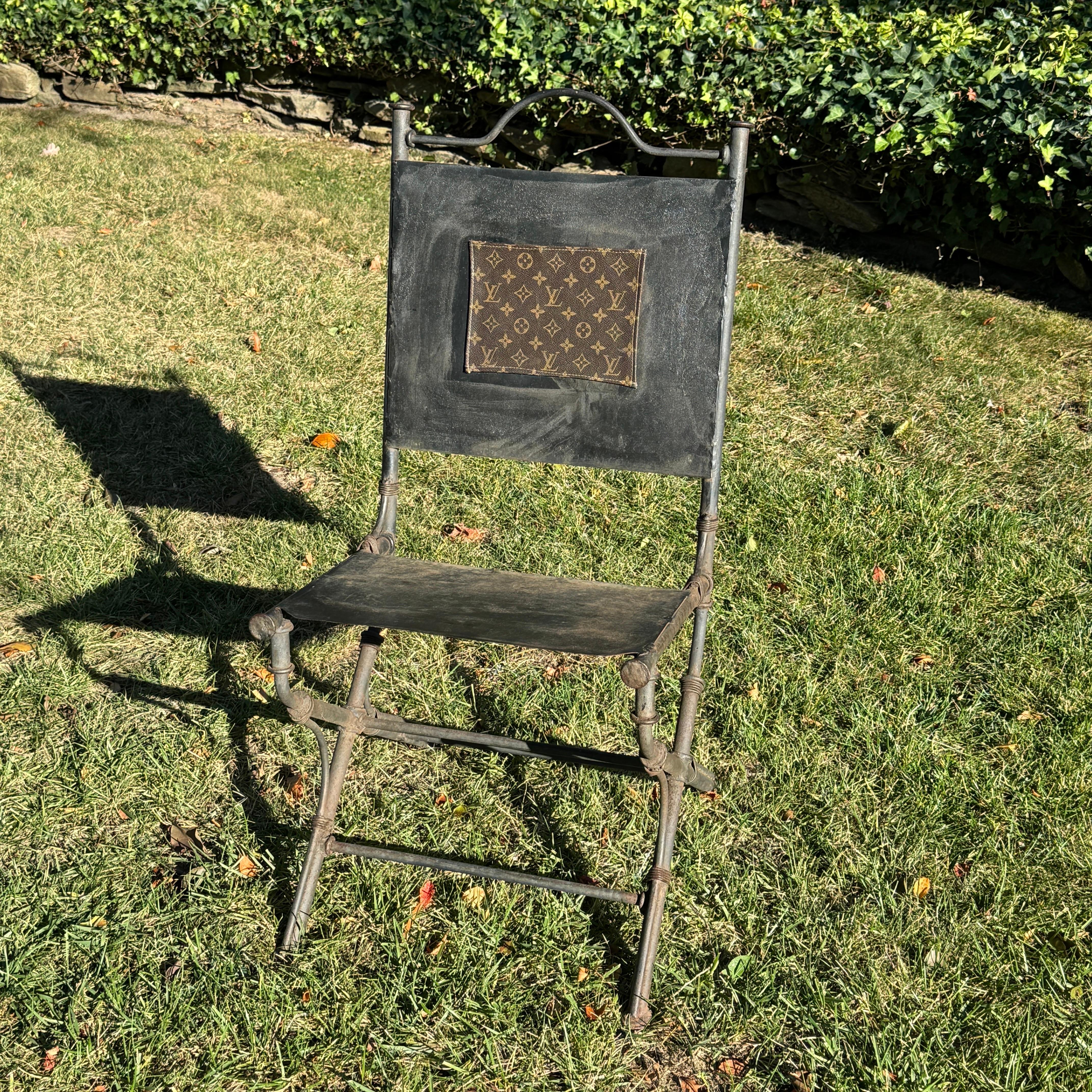 Europeo llana Goor Sedia in ferro battuto con tessuto Louis Vuitton Monogram in vendita