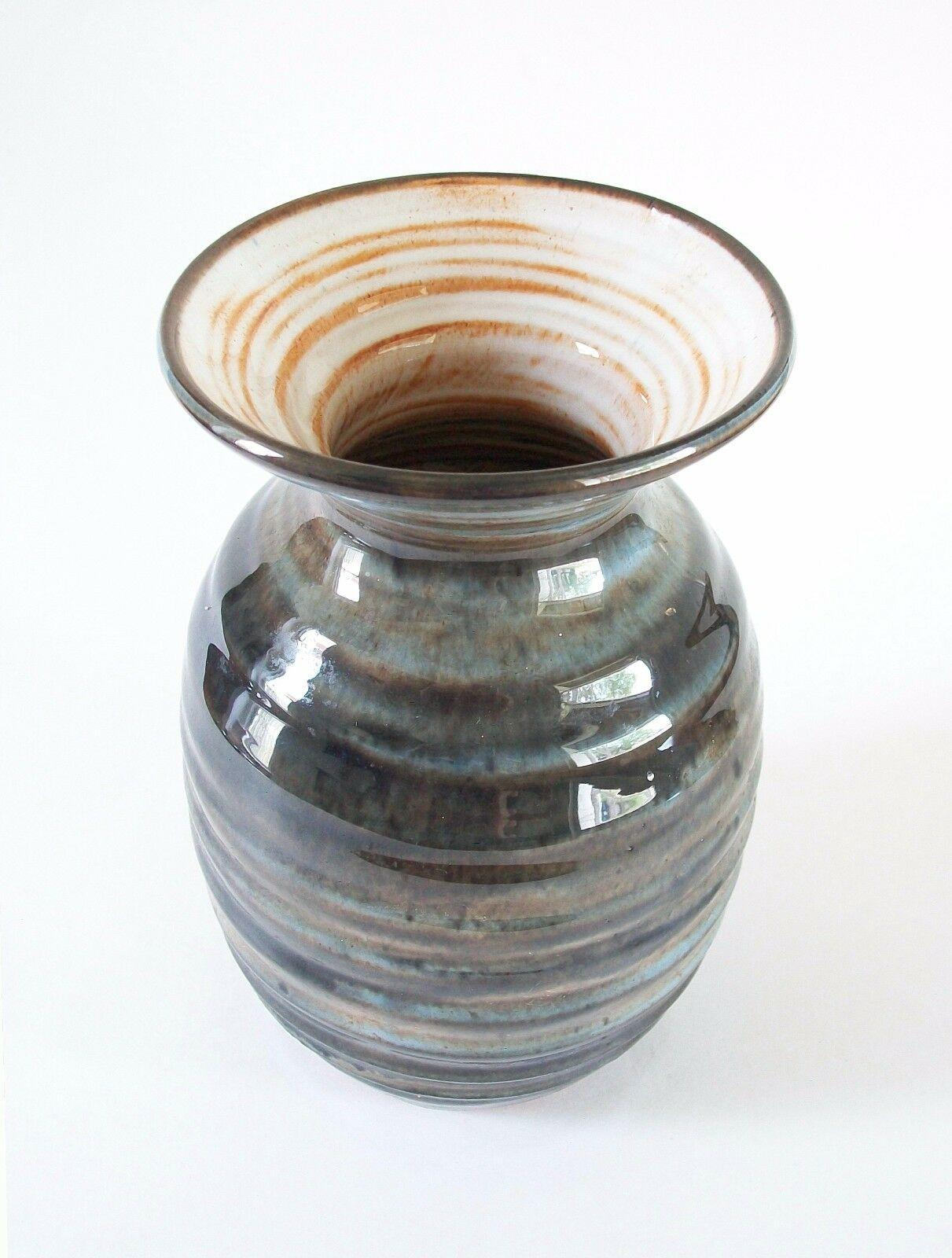 Mid-Century Modern LLANGOLLEN POTTERY - Early Glazed Studio Pottery Vase - U.K. - Mid 20th Century For Sale