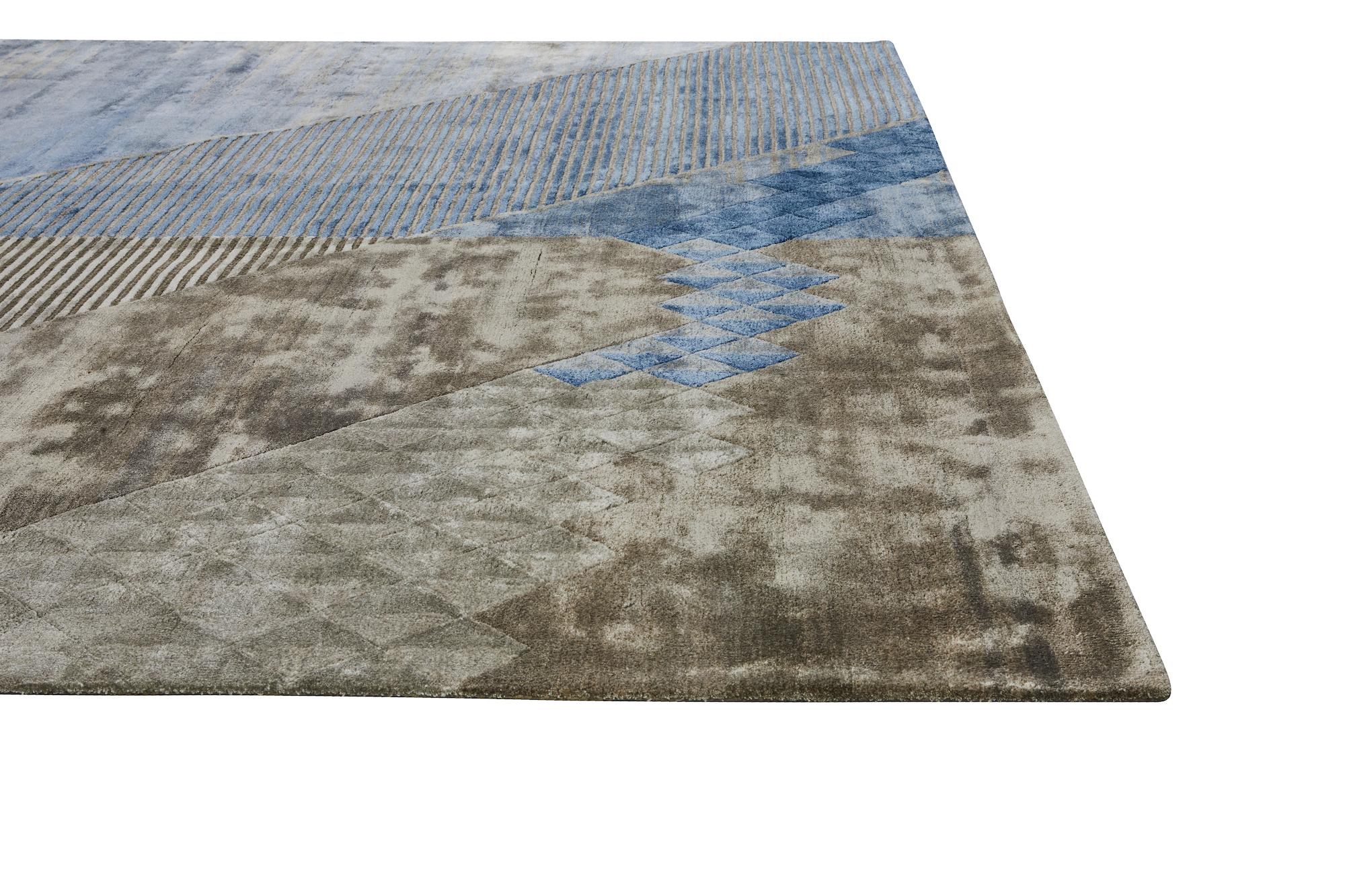 LLENO Handgetufteter zeitgenössischer Teppich aus Wolle und Seide in Rost- und Blautönen von Hand im Angebot 5