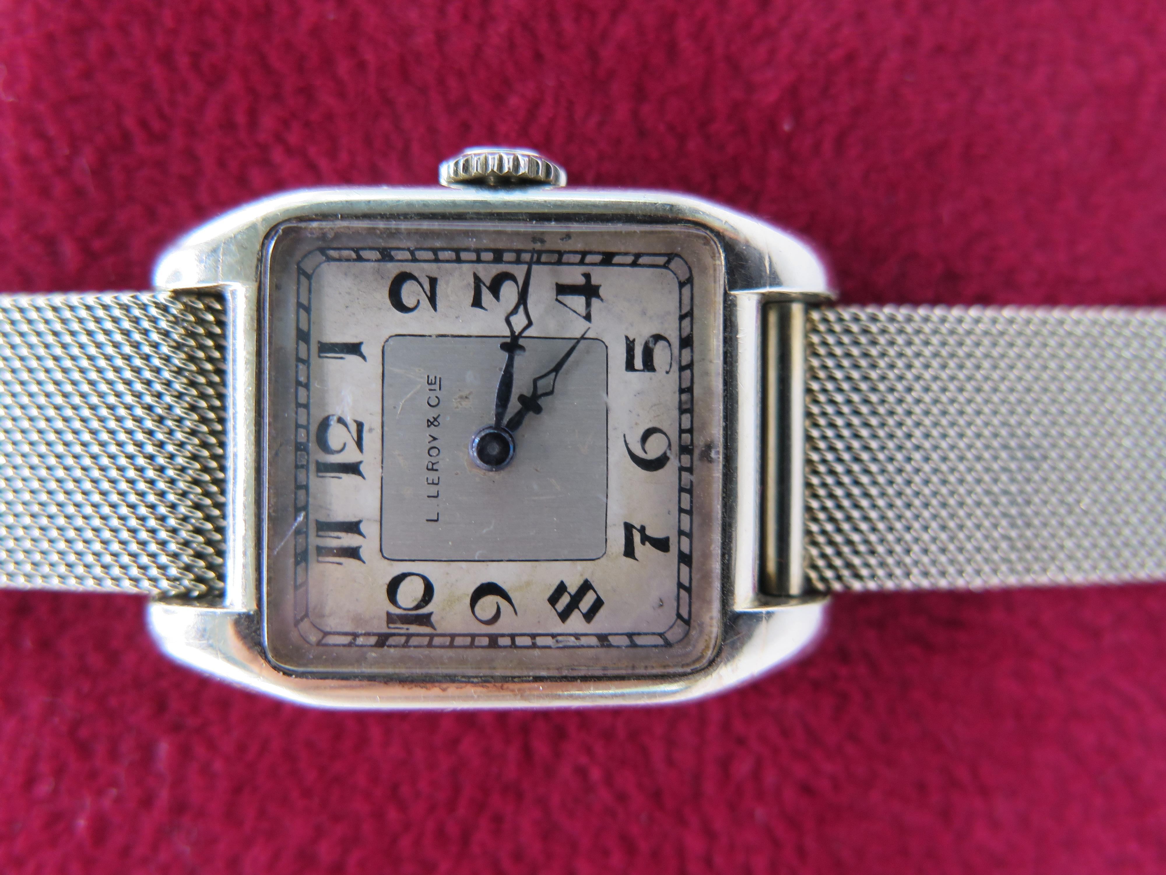 L.Leroy & Cie Orologio da serbatoio in platino con bracciale degli anni '20 ca. in vendita 6