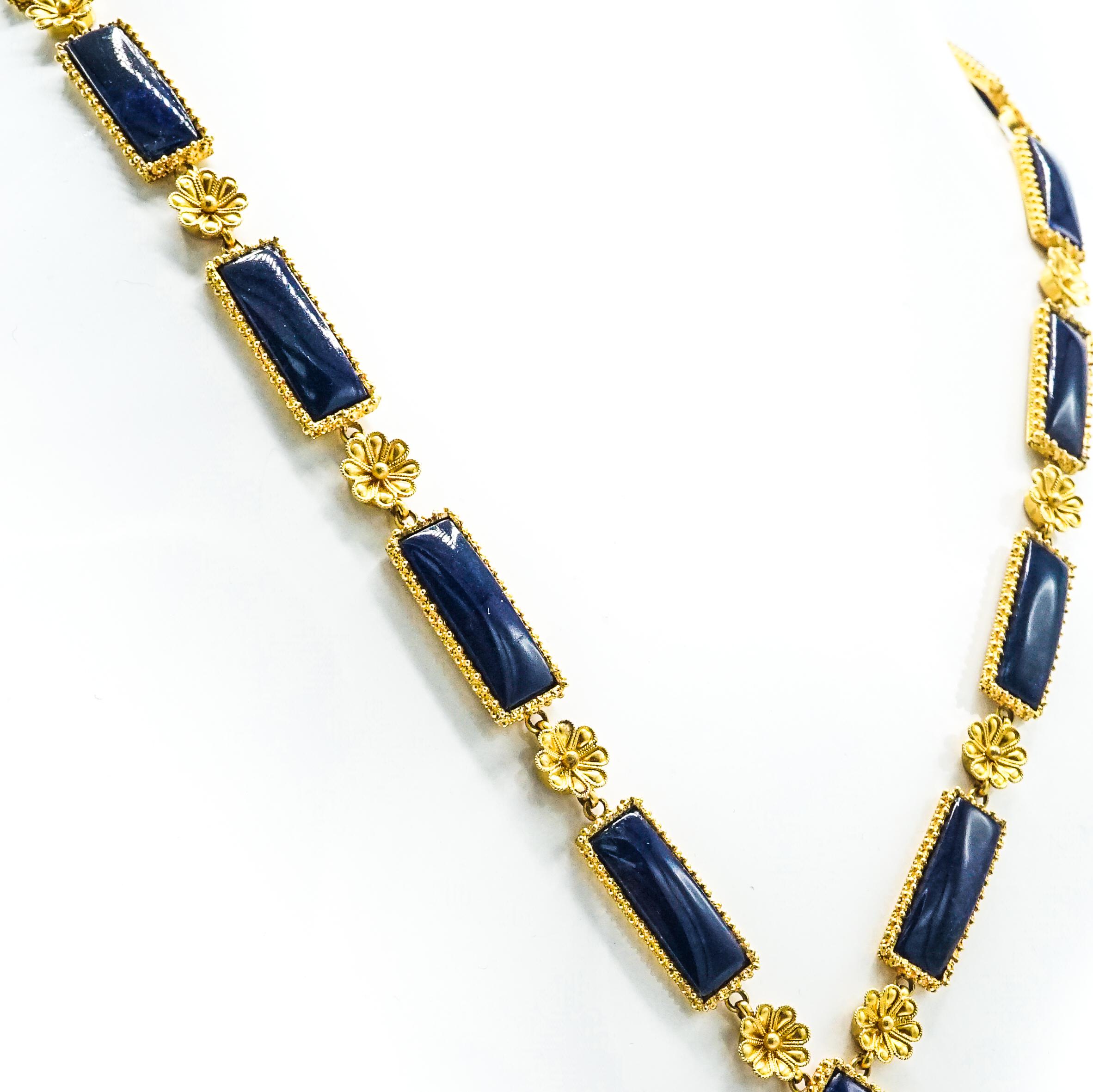 Llias Lalounis 22 Karat Gold und Sodalit-Anhänger-Halskette im Zustand „Hervorragend“ im Angebot in New York, NY