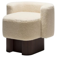 Sillón Lloyd de Adrian Dingle, nogal oscuro, diseño moderno, 2023 Sillón Lloyd de Adrian Dingle, nogal oscuro, diseño moderno, 2023