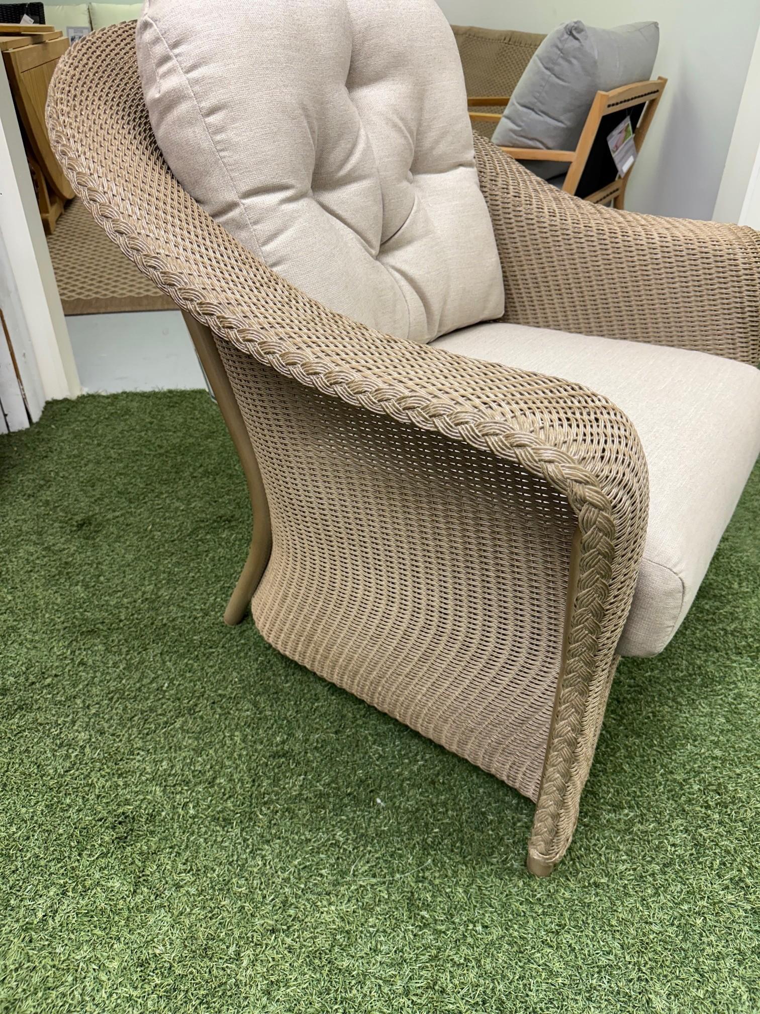 XXI secolo e contemporaneo Lloyd Flanders Reflection's Lounge Chair con cuscino in Sunbrella in vendita