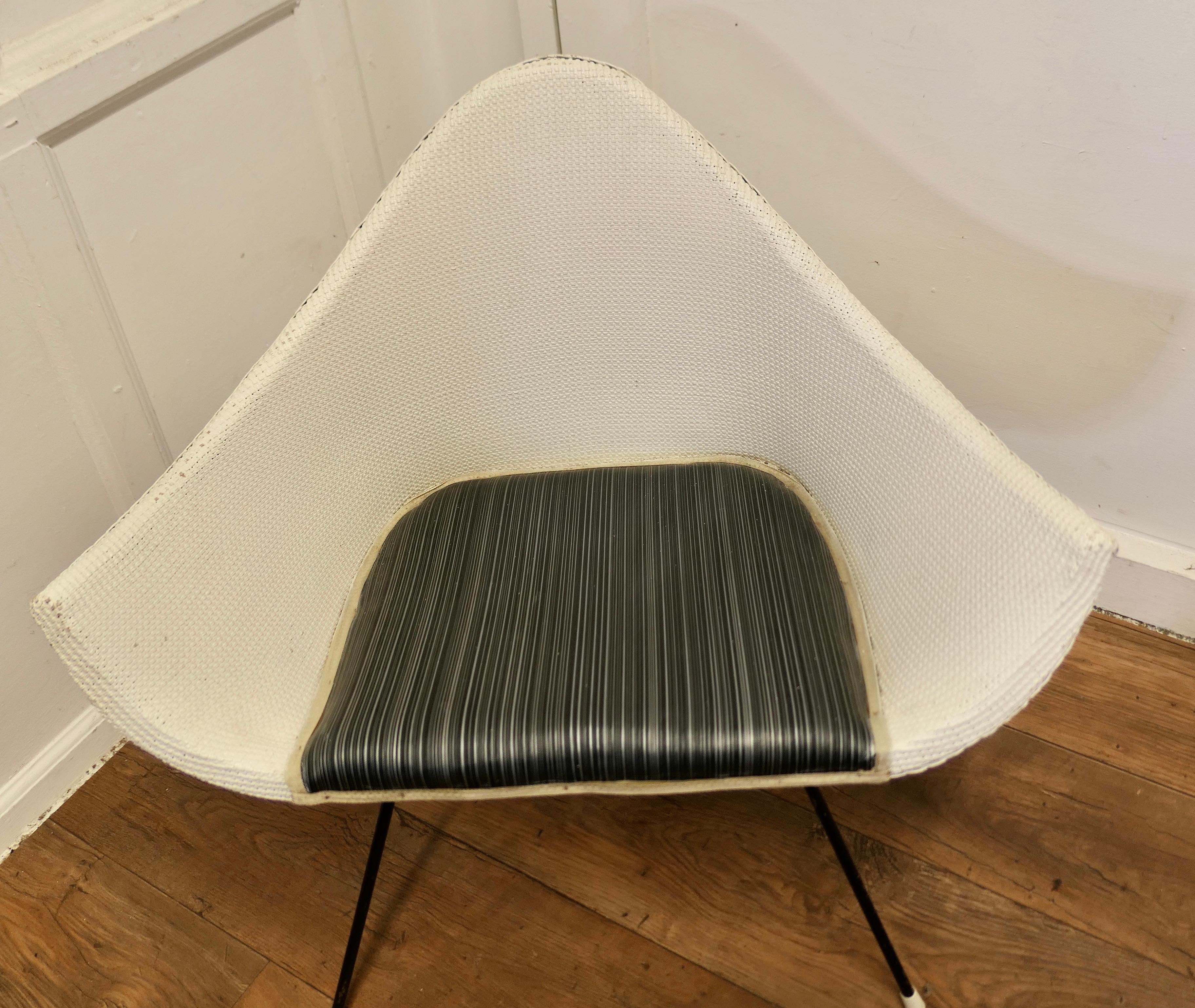 Lloyd Loom 1960s “Stingray” Retro Arm Chair   A Quirky statement piece of its ti For Sale 2