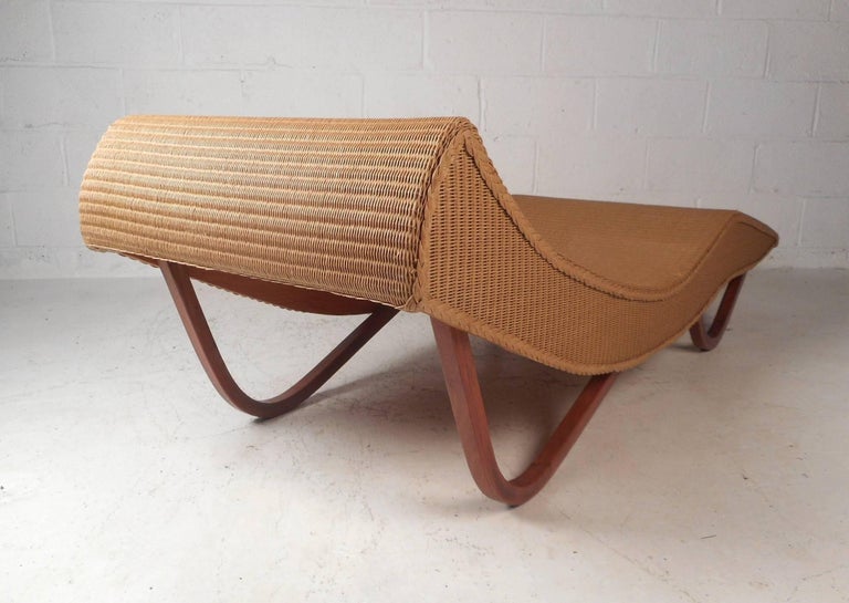 Lloyd Loom Italia Wicker Chaise Longue For Sale At 1stdibs