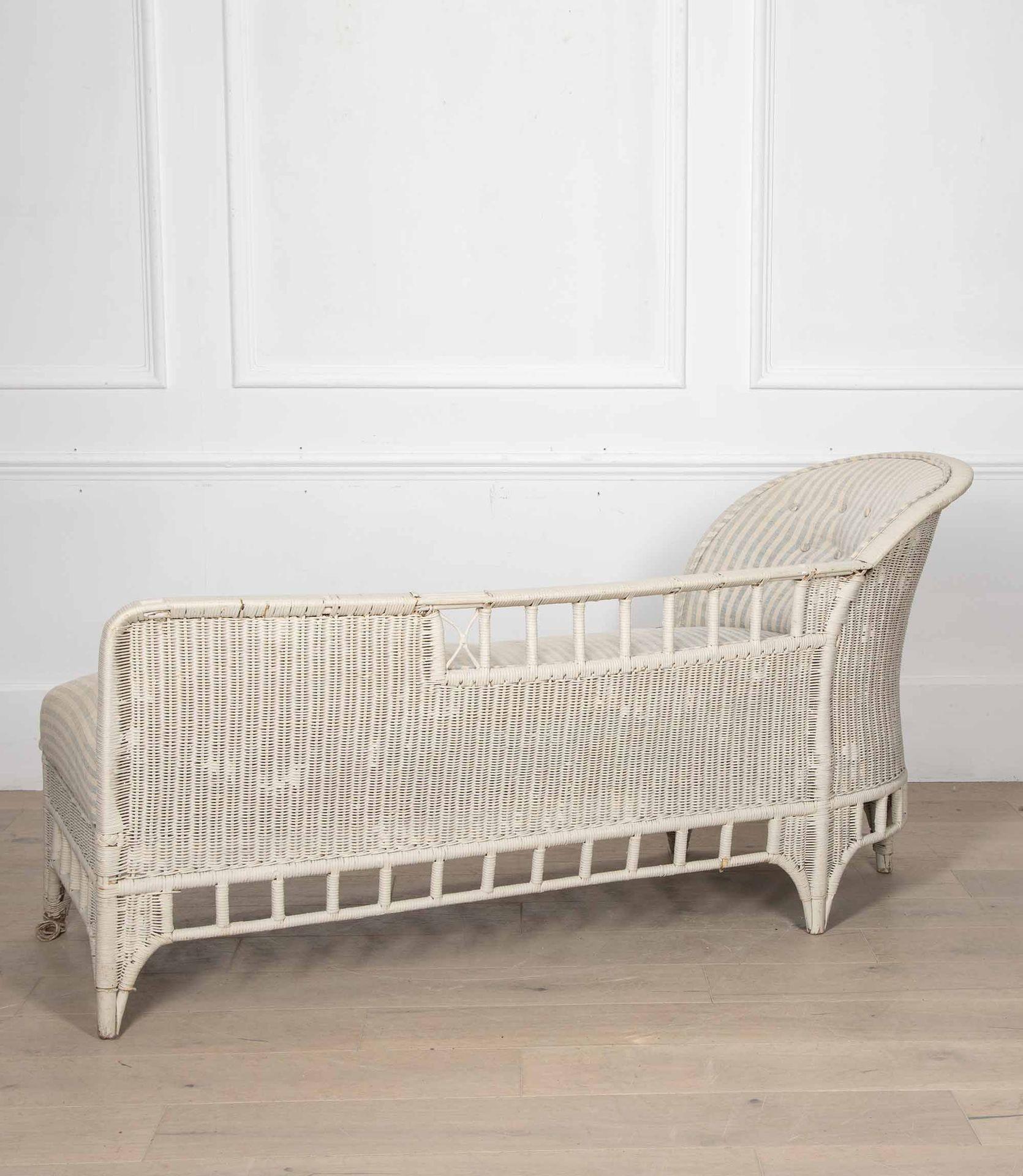 Lloyd Loom Style Upholstered Daybed In Good Condition For Sale In Gloucestershire, GB