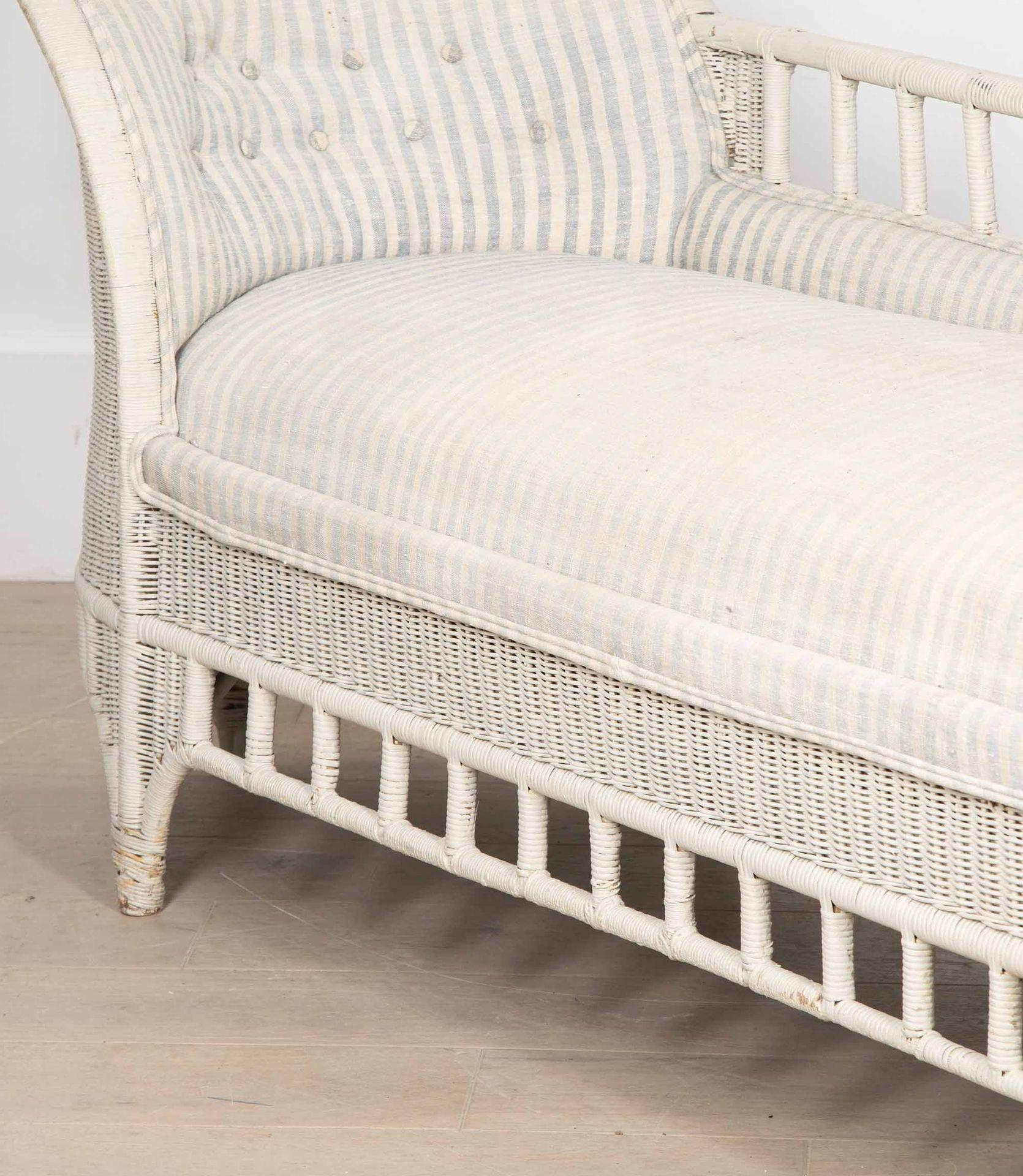 Lloyd Loom Style Upholstered Daybed For Sale 2