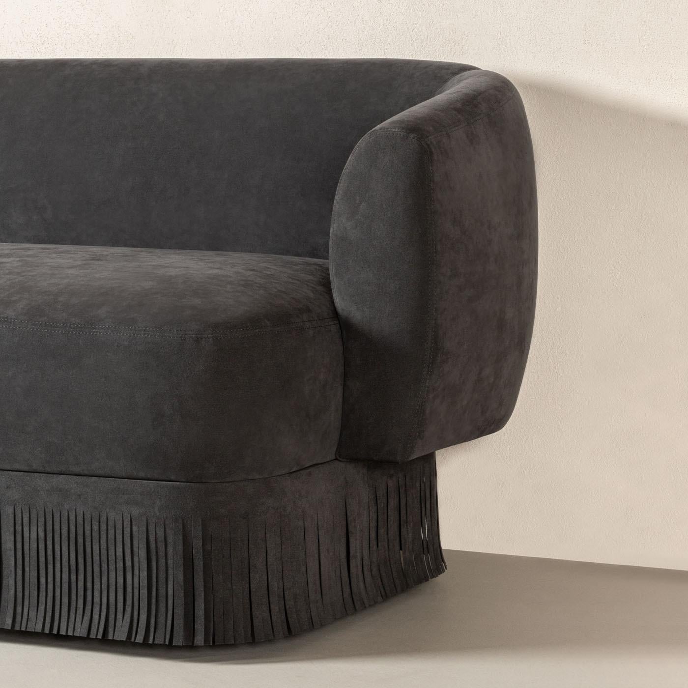 Lloyd Two Seats Sofa With Fringes by Giobagnara In New Condition For Sale In Milan, IT