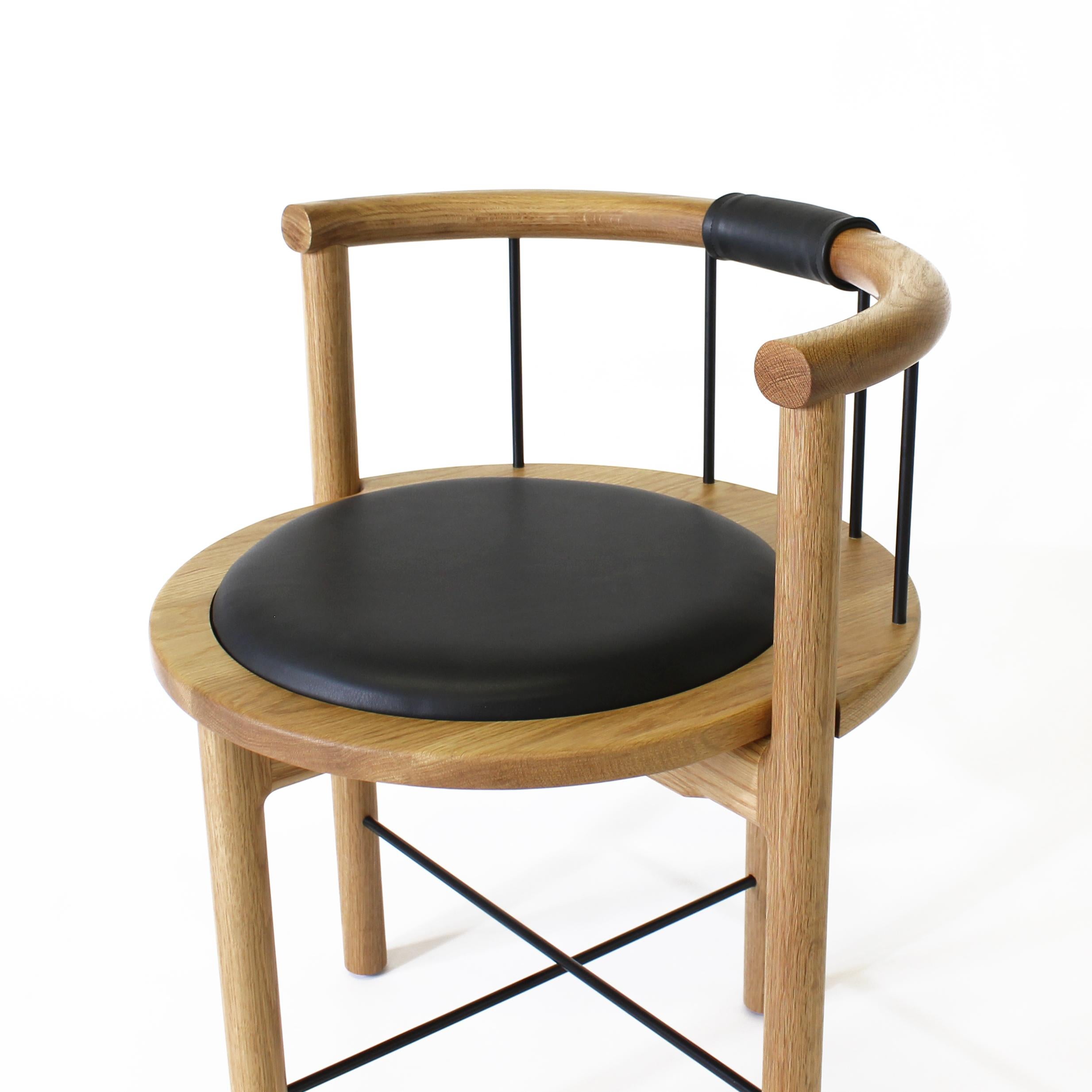 Schmink- und Schreibtischstuhl mit niedriger Rückenlehne von Crump and Kwash (Moderne) im Angebot