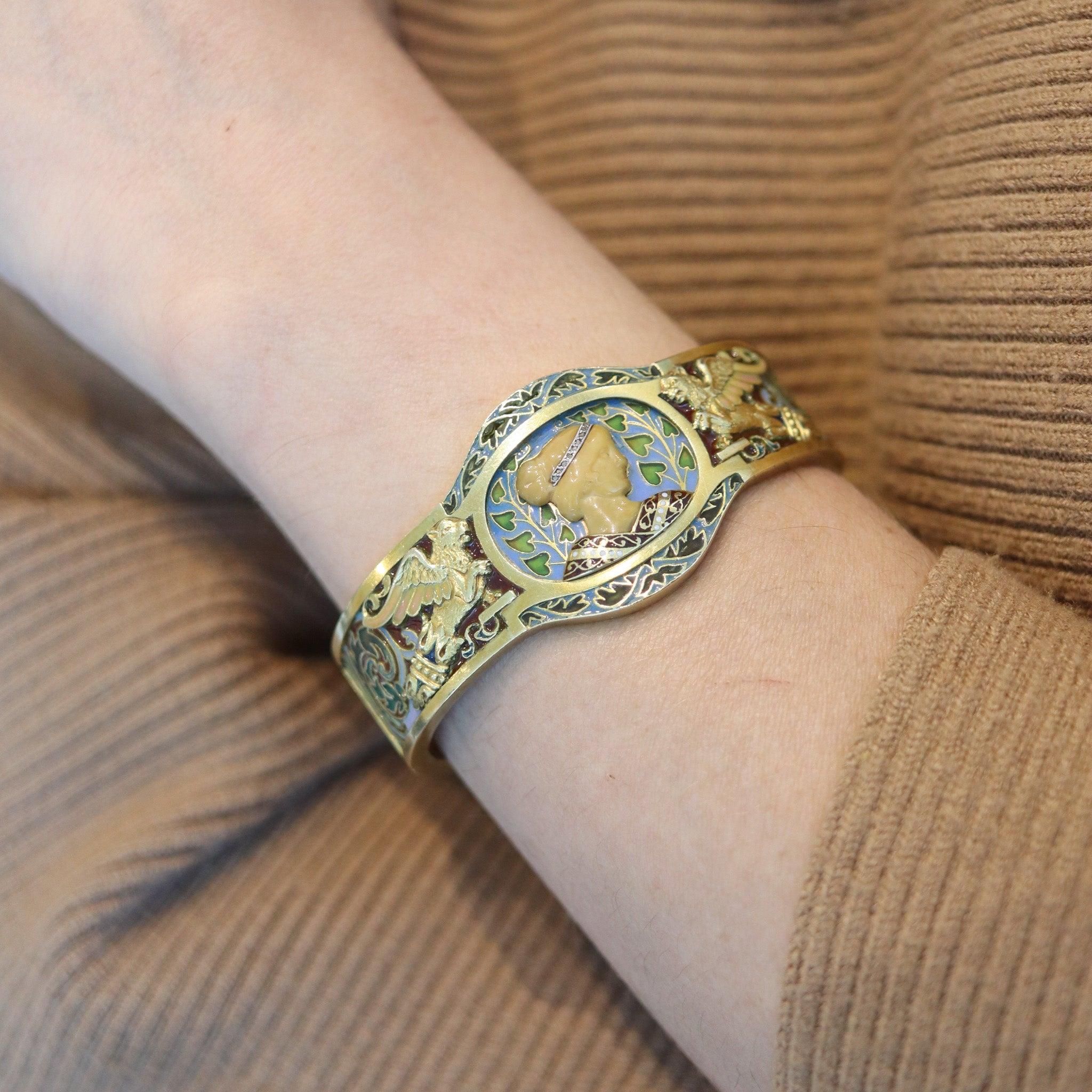 Taglio rotondo Bracciale LLUIS Masriera 1915 Barcelona Art Nouveau Plique Au Jour in oro 18Kt in vendita