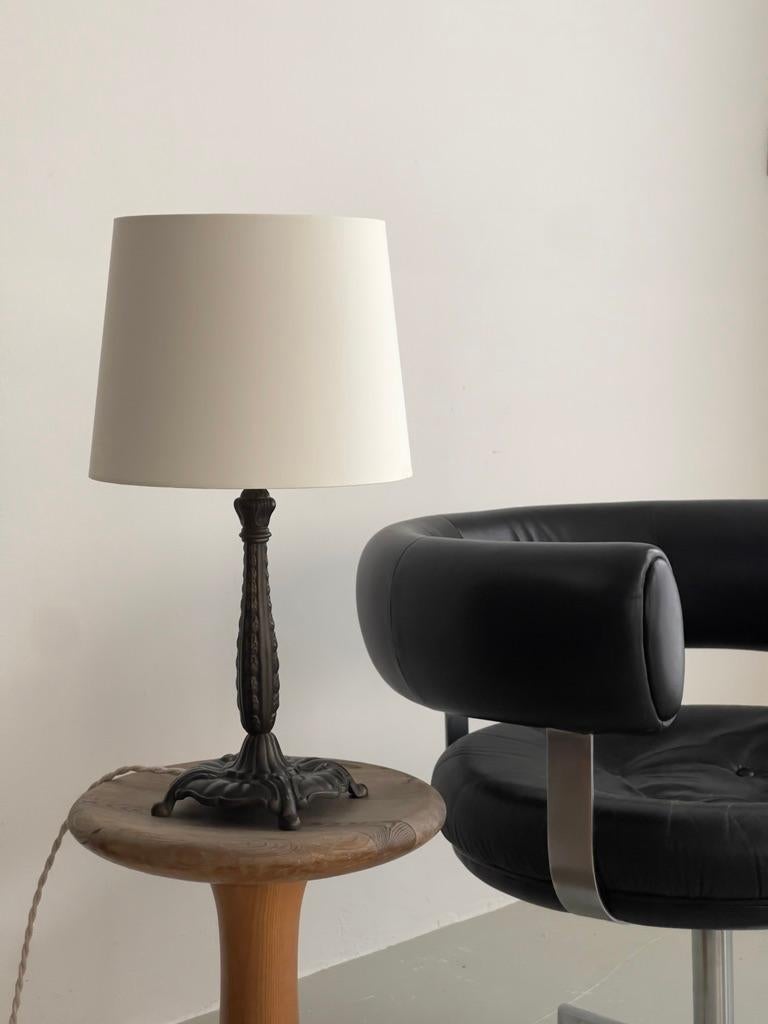 llum Wikkelsø Silla giratoria de acero cromado de los años 60, tapizada en cuero negro. Escandinavo moderno en venta