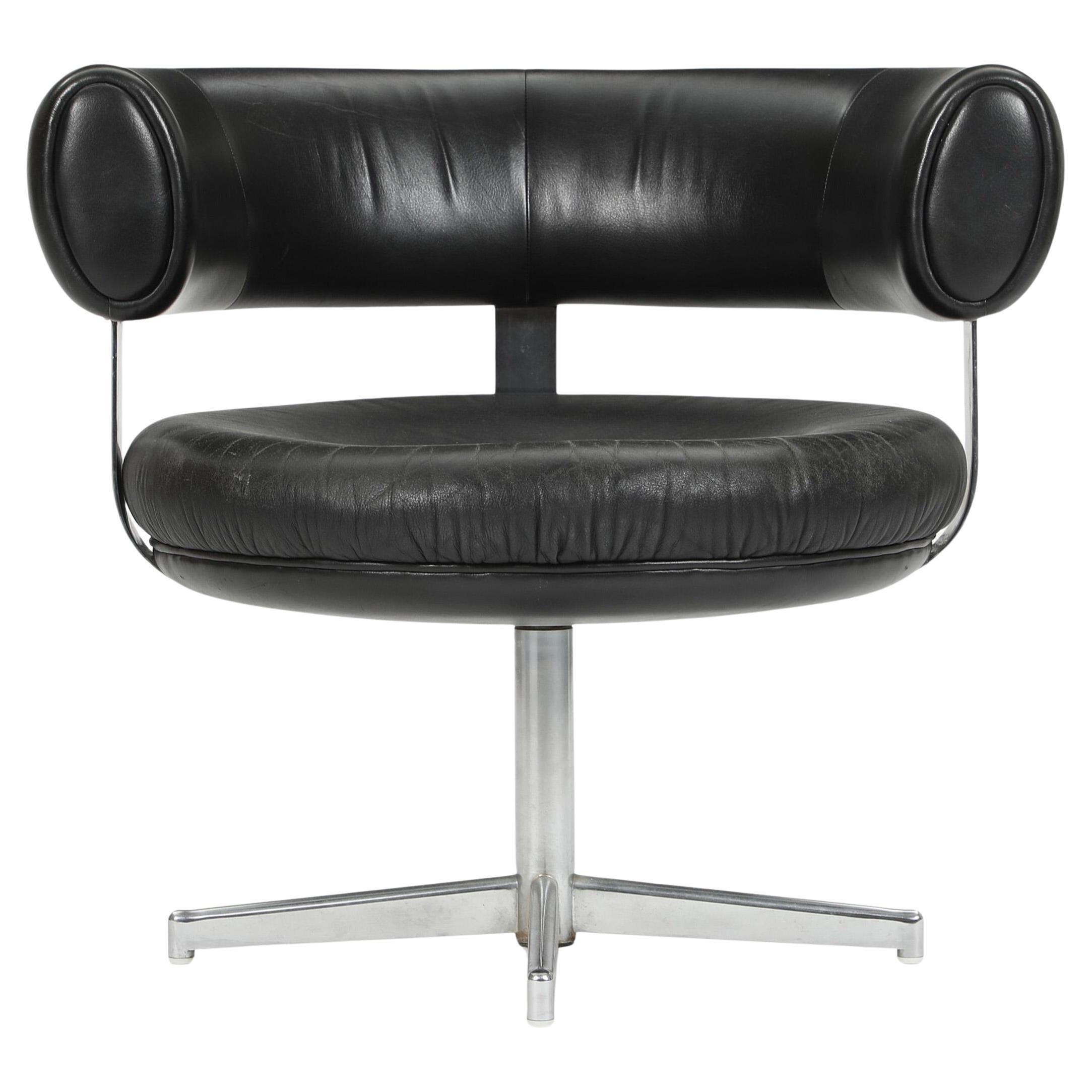 llum Wikkelsø Silla giratoria de acero cromado de los años 60, tapizada en cuero negro. en venta