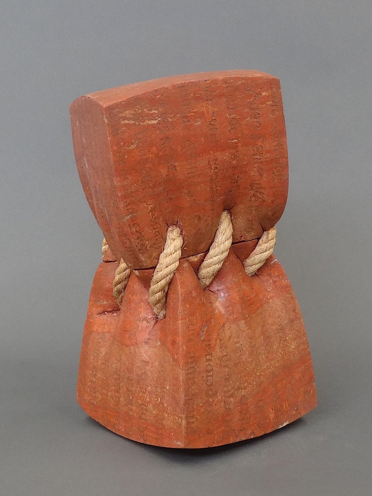 Lluís Cera Figurative Sculpture - La Cicatriu- 21st Century, Contemporary, Geometric, Abstract Sculpture
