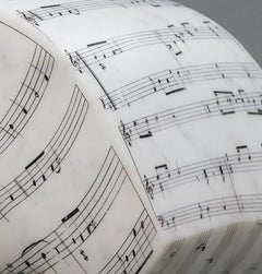 Caja de música: «Yesterday», de The Beatles — Escultura abstracta contemporánea del siglo XXI