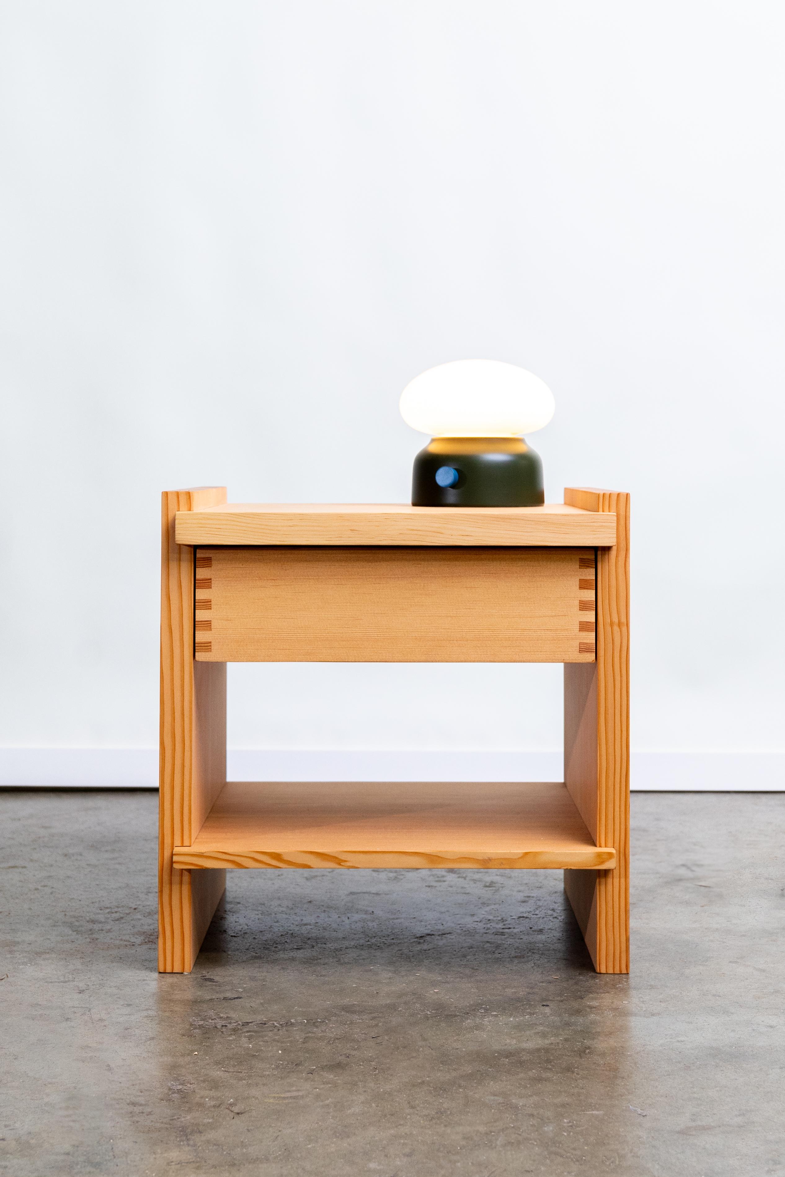 American LM Night Stands (pair) For Sale