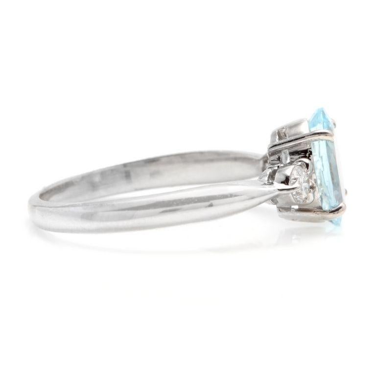 Round Cut 1.16 Carats Impressive Natural Aquamarine and Diamond 14K Solid White Gold Ring For Sale