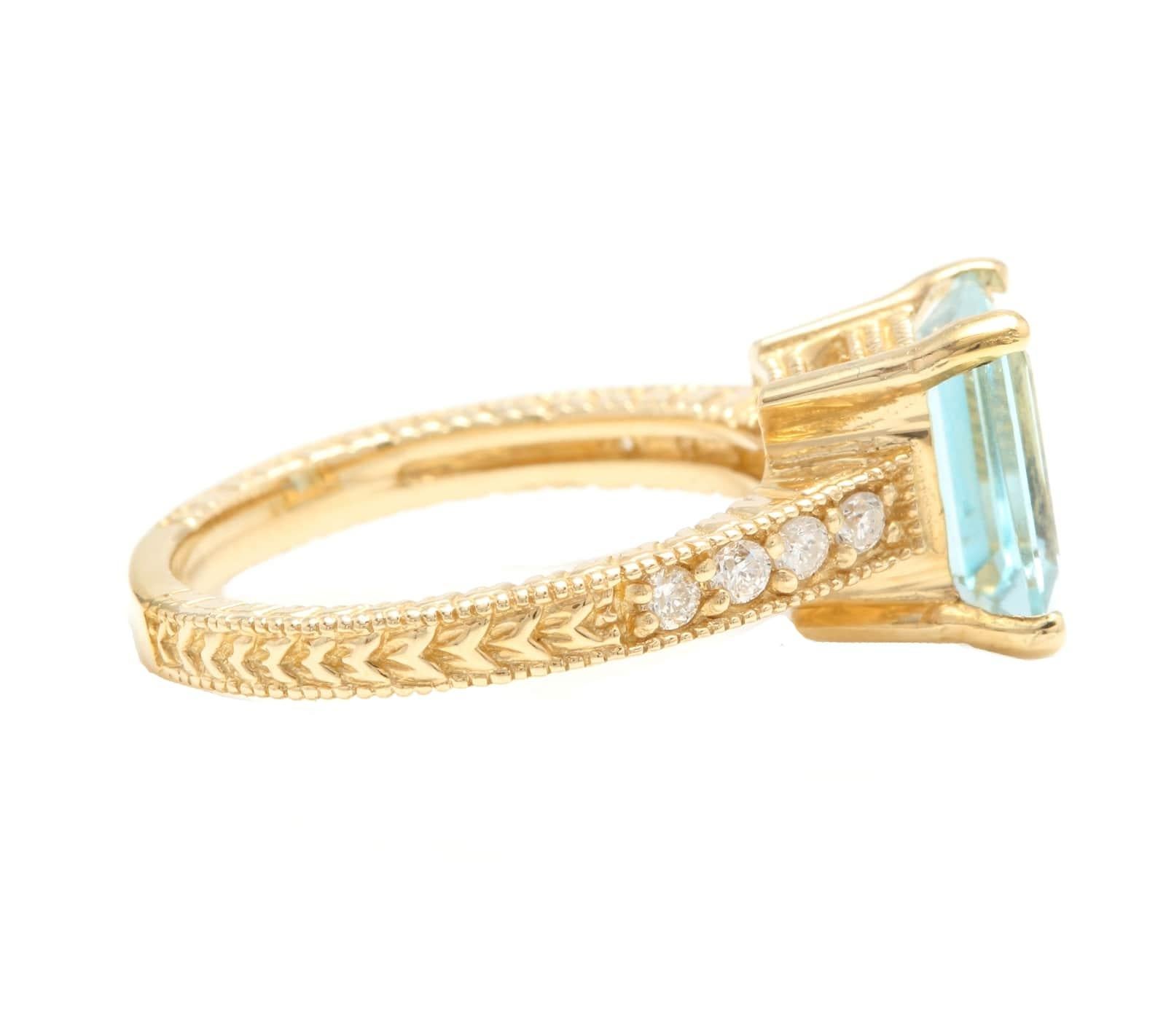 Emerald Cut 3.20 Carats Impressive Natural Aquamarine and Diamond 14K Yellow Gold Ring For Sale