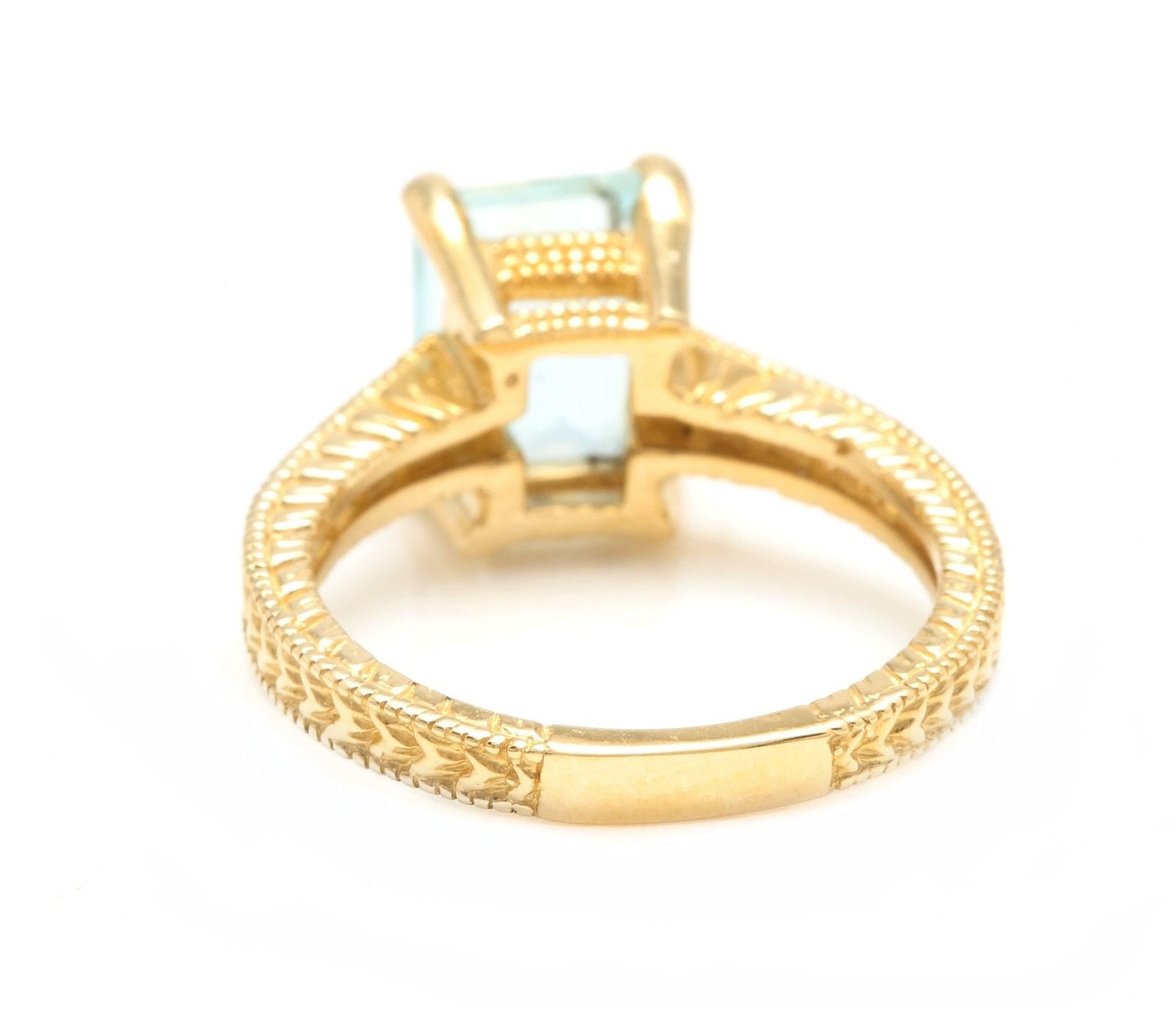 3.20 Carats Impressive Natural Aquamarine and Diamond 14K Yellow Gold Ring In New Condition For Sale In Los Angeles, CA