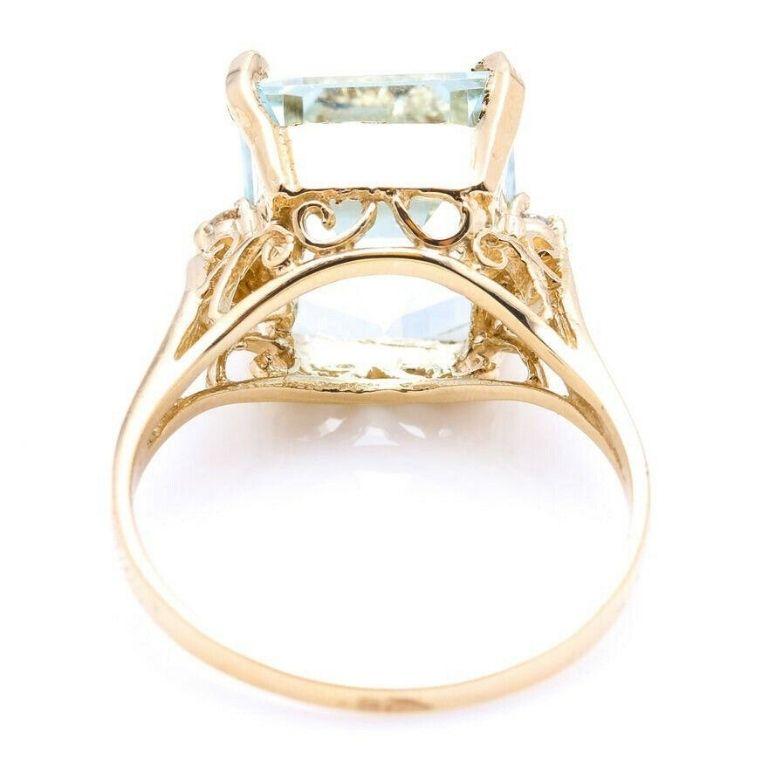 6.58 Carats Impressive Natural Aquamarine and Diamond 14K Yellow Gold Ring In New Condition For Sale In Los Angeles, CA